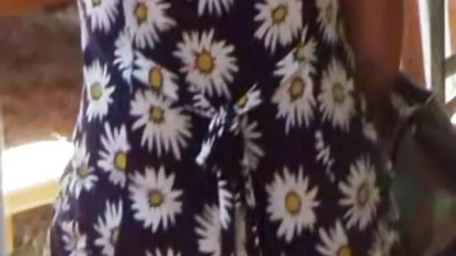 Pisifétis családi szexvideók csaj Evelina Darling összeakad egy idegennel és a farkára pisil