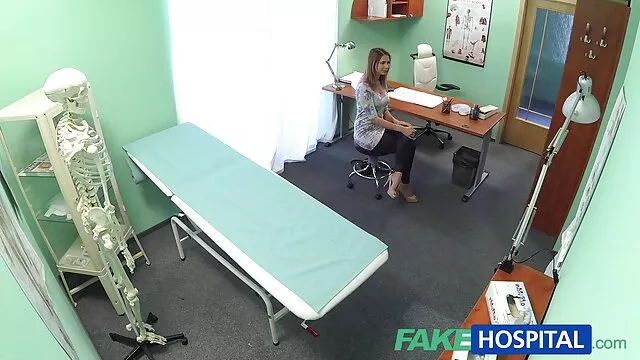 Harminc fehér studi punci nyalogat egy dögös orosz pornóvideóban, amelyben egy duci tini ribanc Lisa csaladi szexvideo szerepel