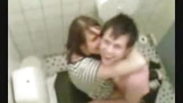 Fekete családi sex video hajú, nagy seggű méz lovagolja párját, mint egy bajnok
