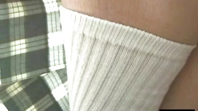 A kenős barna bombázó szilárd szopást ad, mielőtt családi szex kemény kutyus stílust kapna