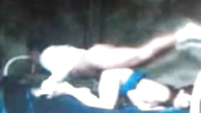 Szőke bimbó baszik a punciját pornó családi egy rózsaszín vibrátorral vad szólójelenetben