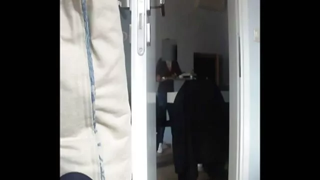 A gyönyörű apró barna Cadey Mercury-t családi pornó jól megtermett srác szar