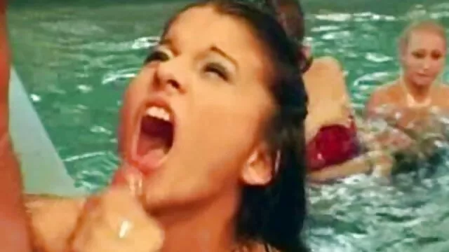 Gesztenye tini Esmi családi szex ingyen Lee kapja a száját és a punciját hármasban