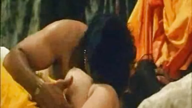 Csábító fiatal barátnője, Sofie pornó családi Reyez a fejét adja, és cumshotokat készít