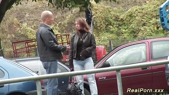 Kibaszott olcsó ribanc Cherry Torn fejet ad, családi sexfilmek miközben kötéllel kötözik