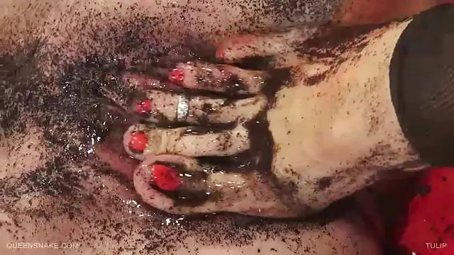 Az aranyos karcsú kurva pornó családi White Angel lemeztelenül, hogy megmutassa a magánéletét