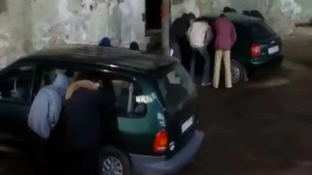 A nyögő göndör barna Ricki White-ot őrülten megdugta a hosszú családi sex videok hajú srác