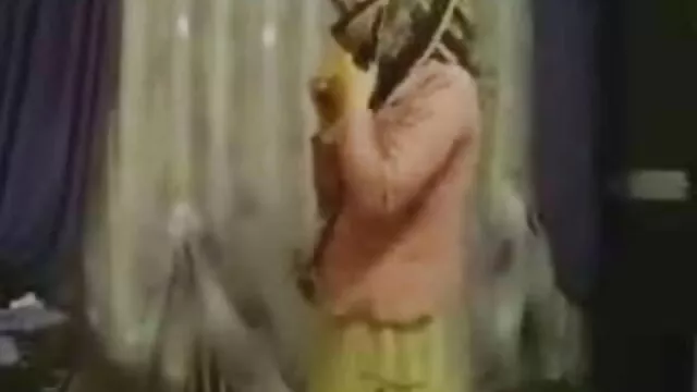 Busty csaj lédús kancsókkal, Adriana nevű, nagy kakast szop családi sex videok a dicsőséglyukon keresztül