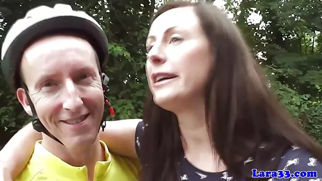 A zsákmányos latinos lány amatőr csalad sex videón felülírja a fiú farkát