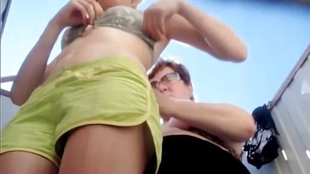 Göndör hajú vörös Leanna családi sex videó Sweet első szexet próbálja ki a kamerán