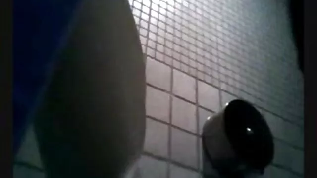 Aranyos csaj Candy vibrátorral családi sex videók maszturbál és igazi kakast szop