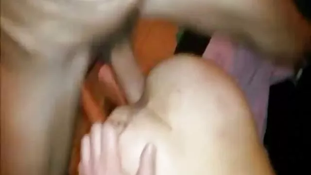 A pajkos barna kurva, Lexy Little megveri családi szex videók érzéki barátnőjét